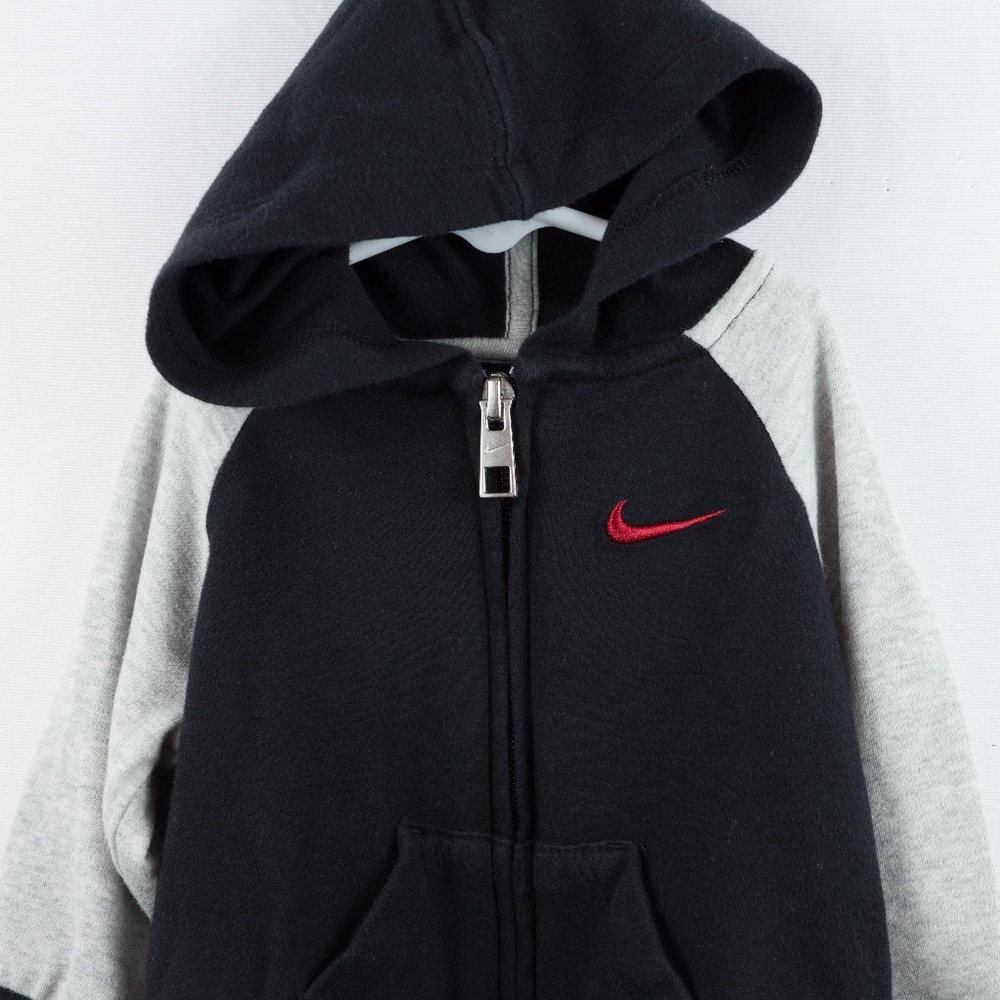 Nike Boys Zip Up Sweatshirt Hoodie 3/6 w shorts